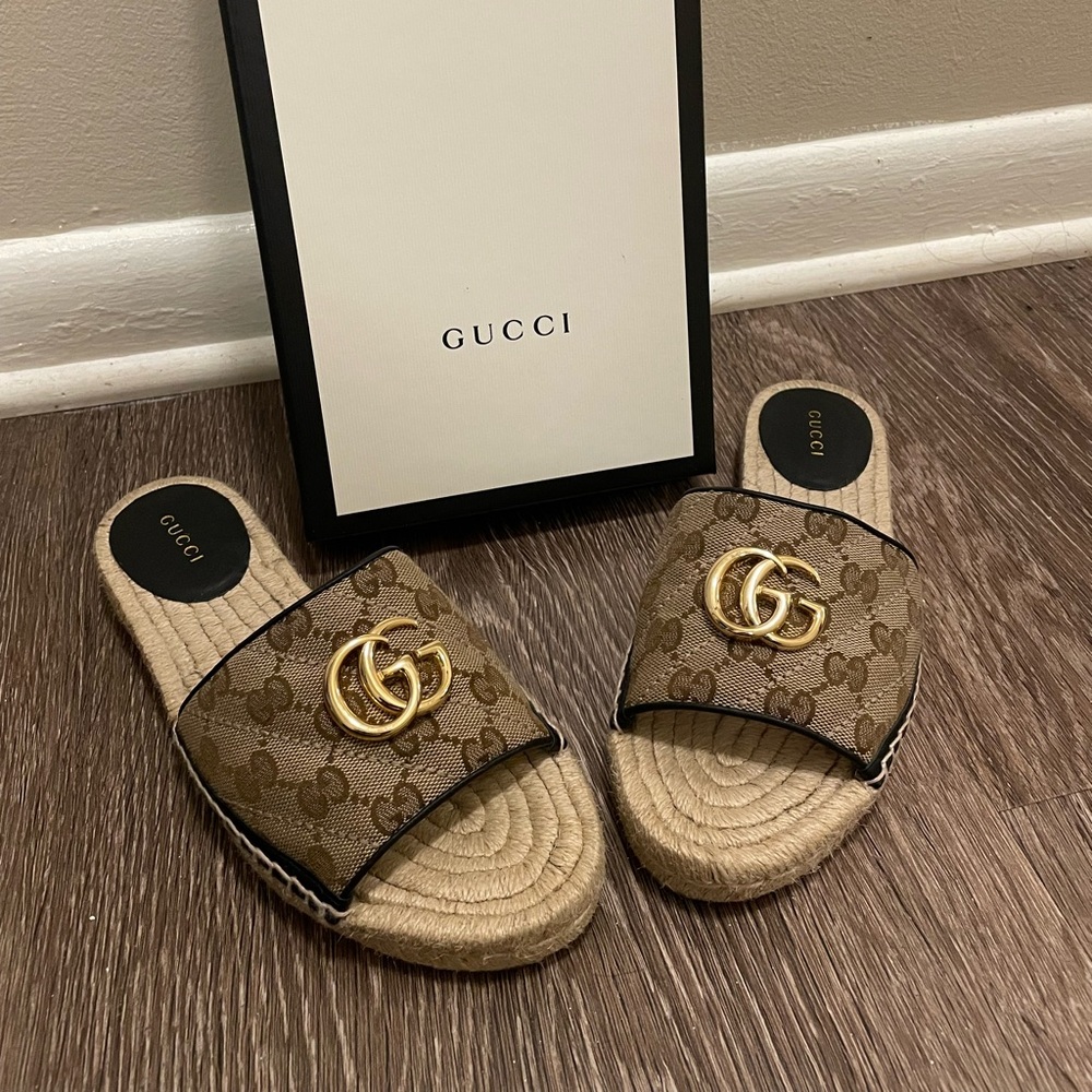 Women Gucci Sandals - Picture 1 of 5